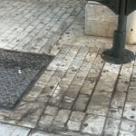 Πάτρα: Βρωμιές στα μάρμαρα του πεζοδρόμου της Αγίου Νικολάου ΦΩΤΟ
