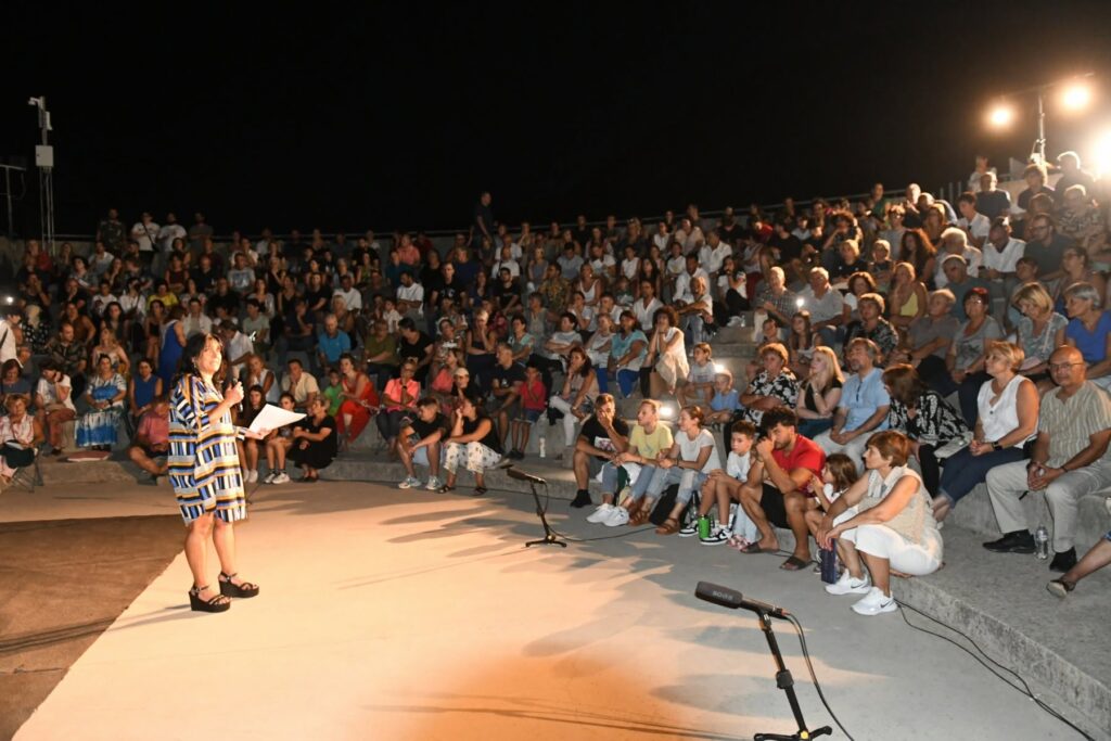 Η παράσταση «Μαρία η Αλισσιώτισσα» στο θέατρο Κρήνης ΦΩΤΟ 6 Η παράσταση «Μαρία η Αλισσιώτισσα» στο θέατρο Κρήνης ΦΩΤΟ