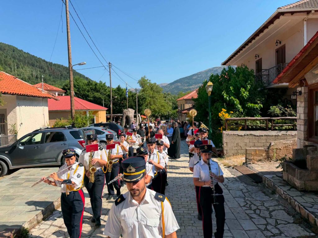 Μεταμορφώσεως του Κυρίουκλήρος και λαός στη Ζαρούχλα ΦΩΤΟ