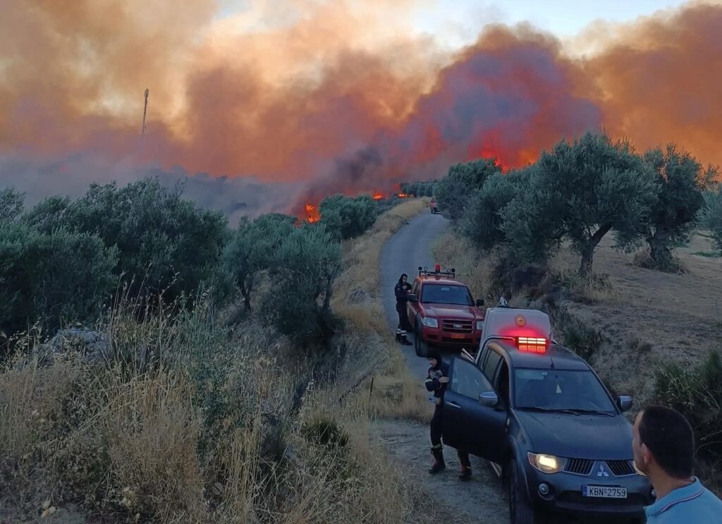Αχαΐα: Ενεργά στις πυρκαγιές Οβρυάς και Νερατζιών οι Εθελοντές Πυροσβέστες ΒΙΝΤΕΟ-ΦΩΤΟ