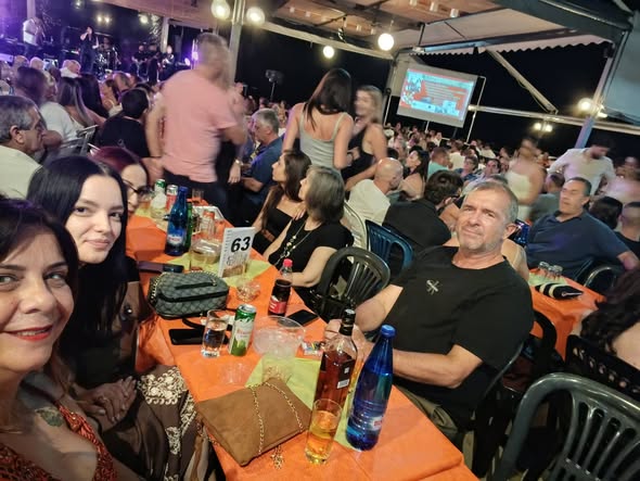 Ξεσηκώθηκαν στο μεγάλο δημοτικό γλέντι με Γρίβα και Σαφέτη στο Δερβενάκι ΒΙΝΤΕΟ-ΦΩΤΟ