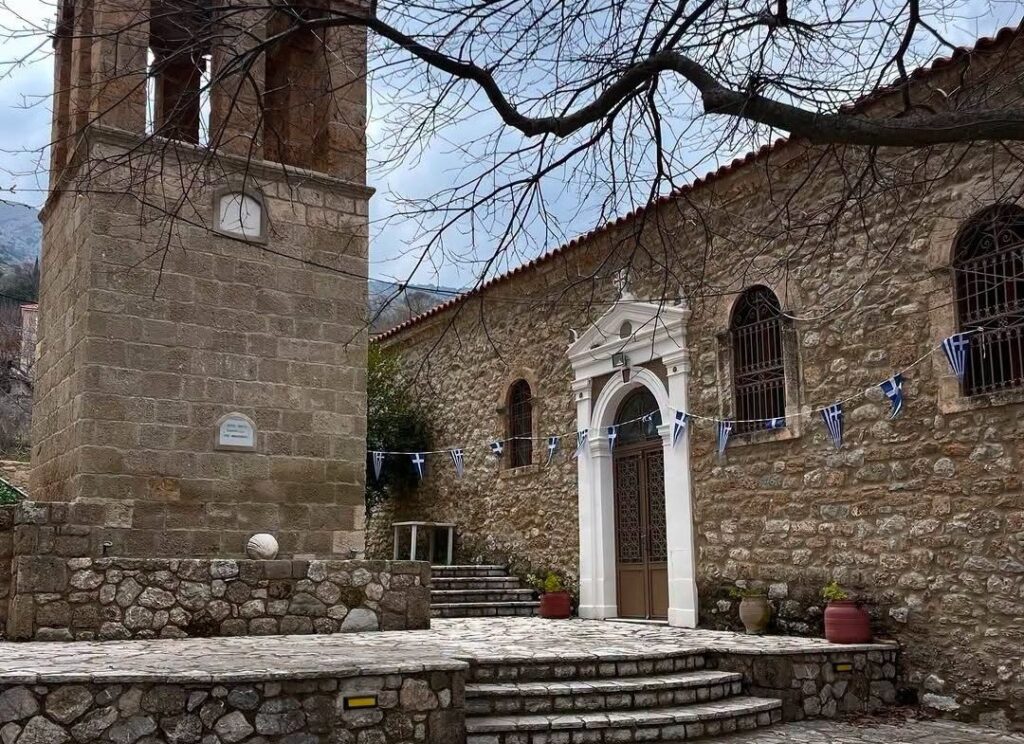 Ο ναός Κοίμησης της Θεοτόκου Βέλλα