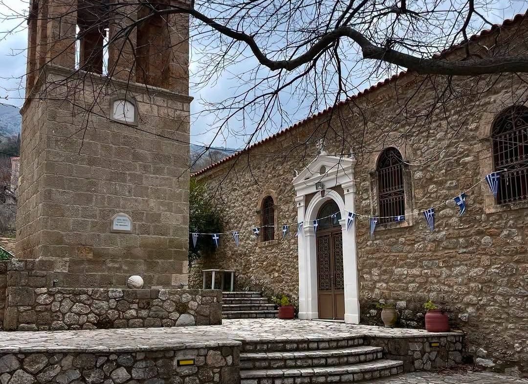 Εορτάζει ο ναός Κοιμήσεως της Θεοτόκου Βελλάς που έχει καεί ΦΩΤΟ