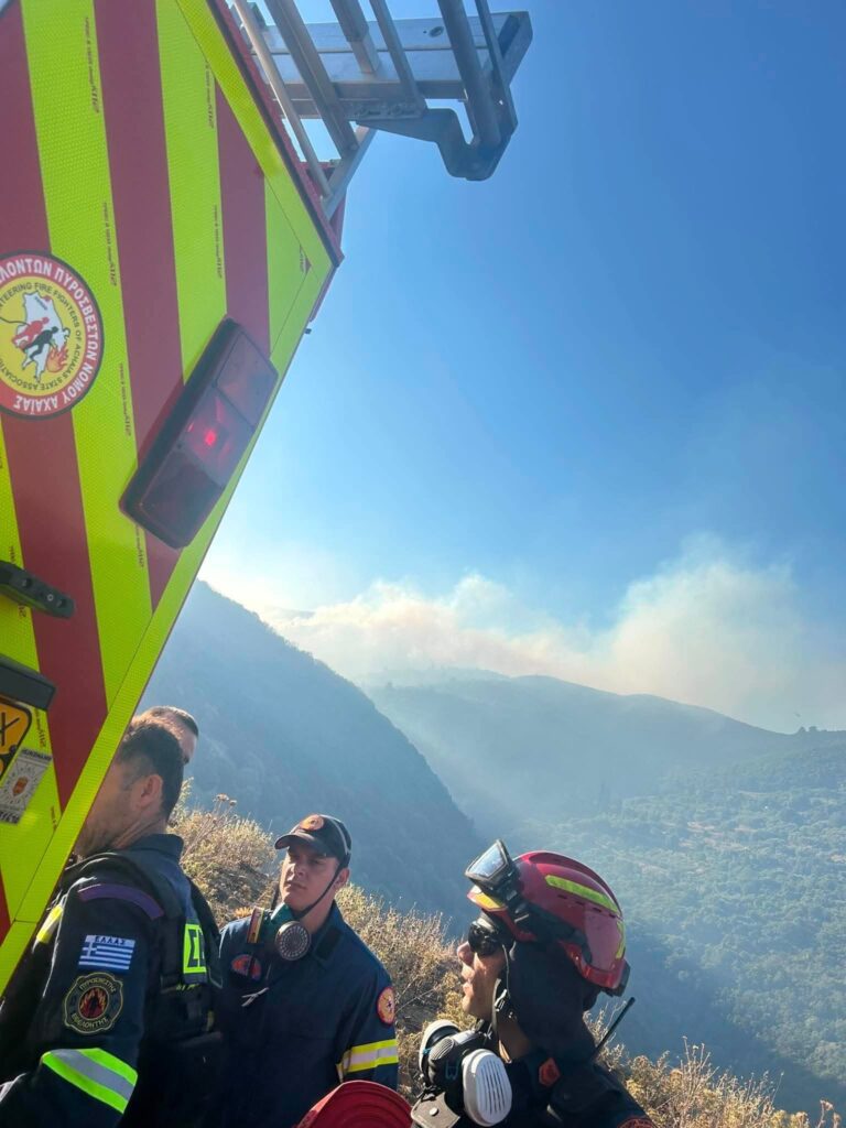 Φλόκα: Η επιχείρηση κατάσβεσης της δασικής πυρκαγιάς από τους Εθελοντές Πυροσβέστες Αχαΐας ΒΙΝΤΕΟ-ΦΩΤΟ