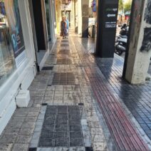 Βρωμιά και δυσωδία σε κεντρικά σημεία