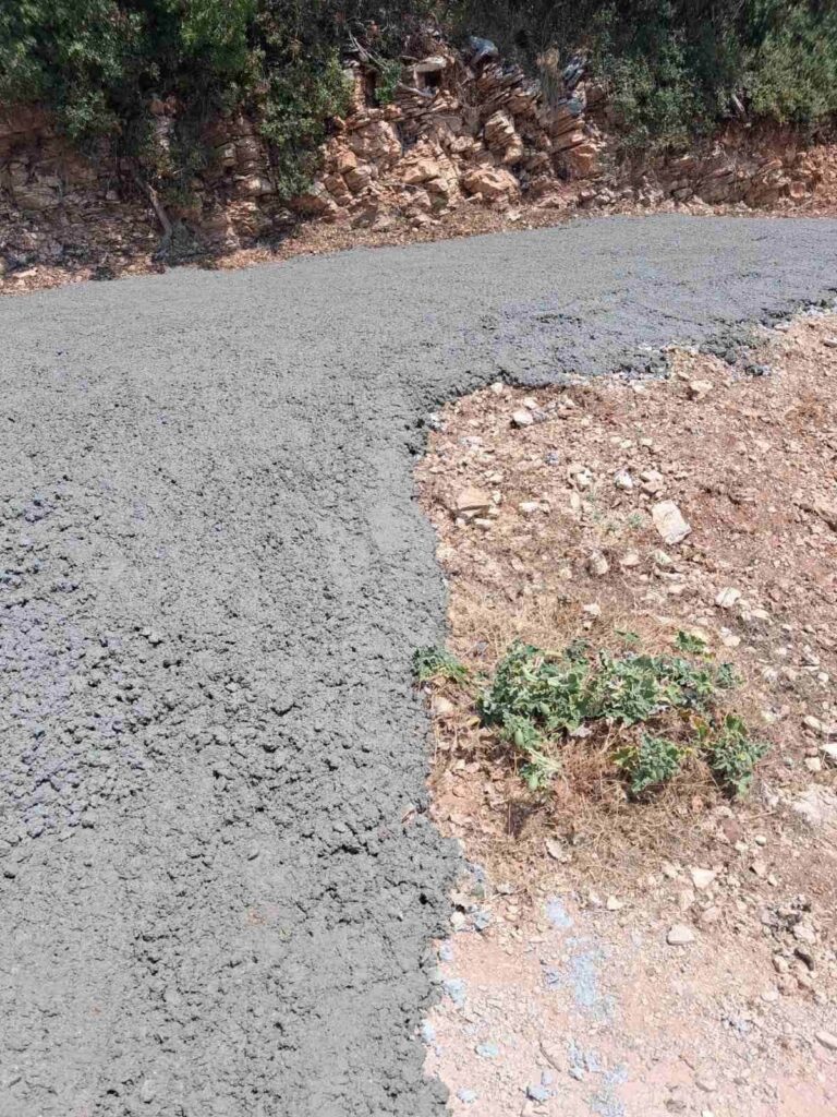 Ερύμανθος: Τσιμεντοστρώσεις στο Μοίραλι βελτιώνοντας την καθημερινότητα των κατοίκων ΦΩΤΟ