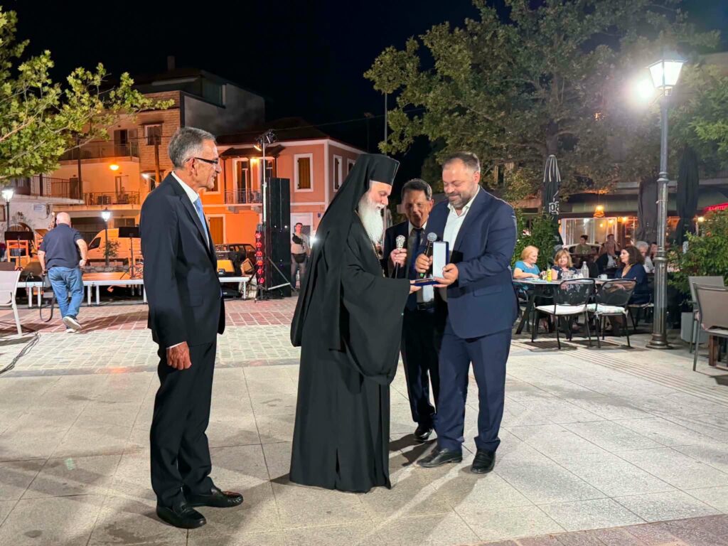 Τιμητική βράβευση του Μητροπολίτη Ιερώνυμο από τον Σύλλογο Κλειτορολευκασίων Πατρών ΒΙΝΤΕΟ-ΦΩΤΟ 8 Τιμητική βράβευση του Μητροπολίτη Ιερώνυμο από τον Σύλλογο Κλειτορολευκασίων Πατρών ΒΙΝΤΕΟ-ΦΩΤΟ