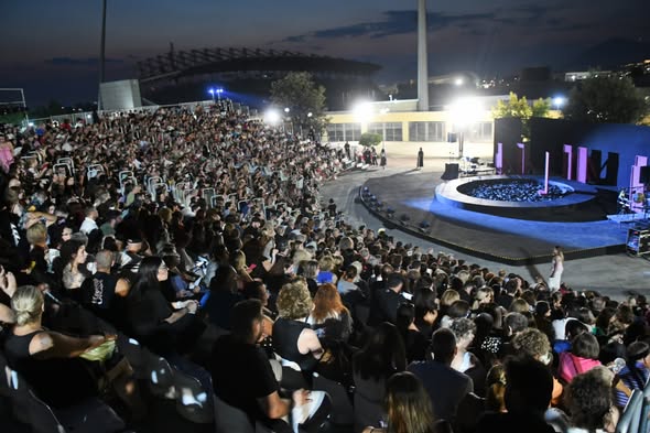 «Μήδεια» στην Πάτρα: Κατάμεστο το Θερινό Δημοτικό Θέατρο ΦΩΤΟ 23 «Μήδεια» στην Πάτρα: Κατάμεστο το Θερινό Δημοτικό Θέατρο ΦΩΤΟ