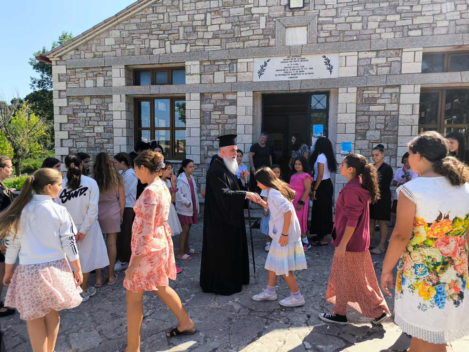 Ευχαριστήριες και συγχαρητήριες ευχές για τη συνδρομή στη λειτουργία των Κατασκηνώσεων της Ιεράς Μητροπόλεως στα Καλάβρυτα