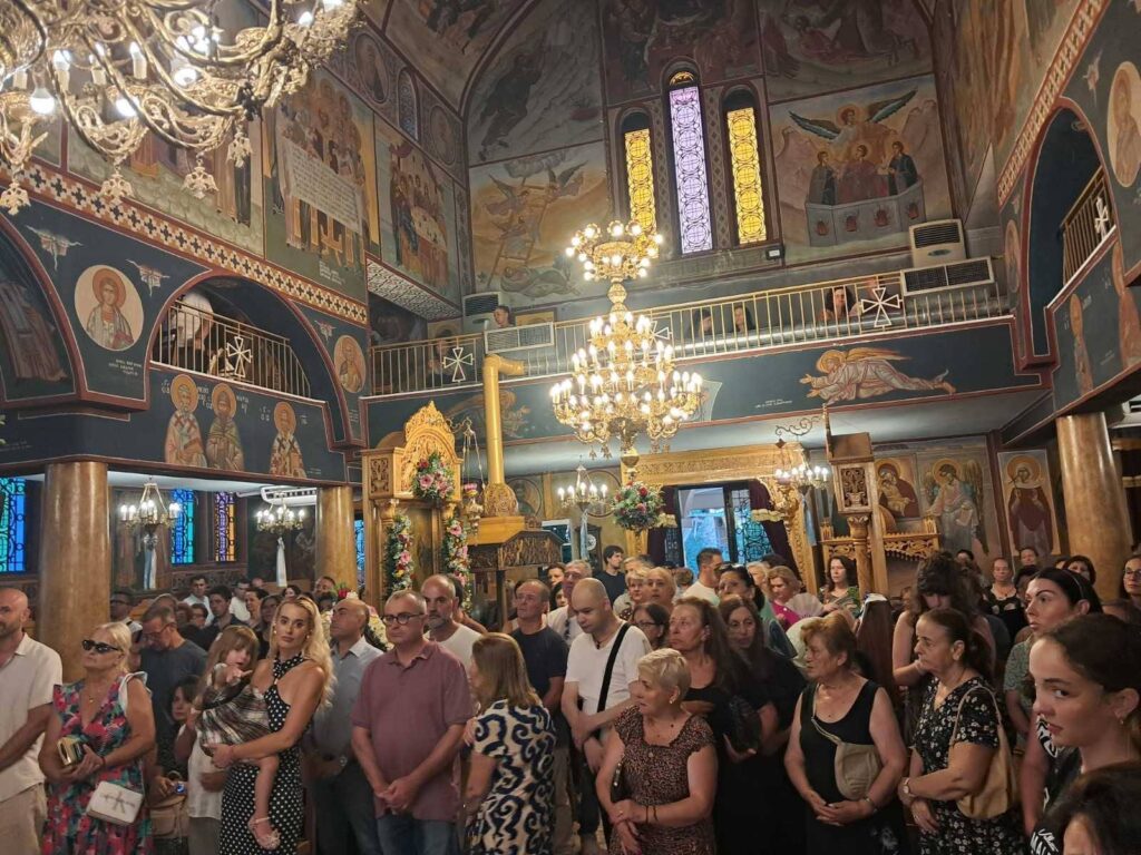 Ο πανηγυρικός Εσπερινός και οι Χοροί στη Μεταμόρφωση του Σωτήρος Πατρών ΒΙΝΤΕΟ-ΦΩΤΟ
