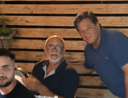 Ο Δημήτρης Παλούμπης σε μια όμορφη βραδιά με φίλους ΦΩΤΟ 4 Ο Δημήτρης Παλουμπης με φίλους του σε μια όμορφη βραδιά.