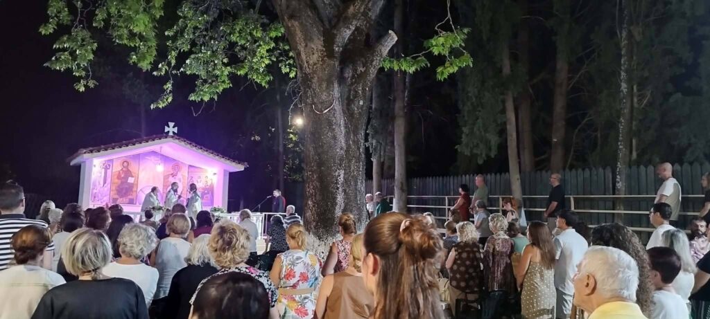 Στον ναό των Αγίων Μυροφόρων Εγλυκάδος τα εγκώμια της Υπεραγίας Θεοτόκου ΦΩΤΟ