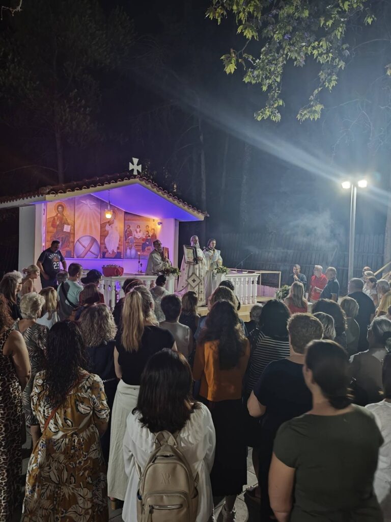 Στον ναό των Αγίων Μυροφόρων Εγλυκάδος τα εγκώμια της Υπεραγίας Θεοτόκου ΦΩΤΟ