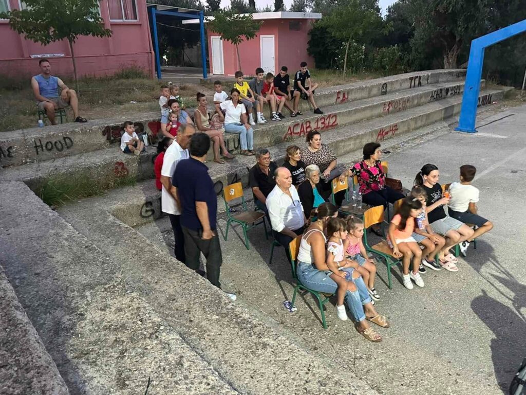 Βραδιά θερινού σινεμά στην Άρλα ΦΩΤΟ