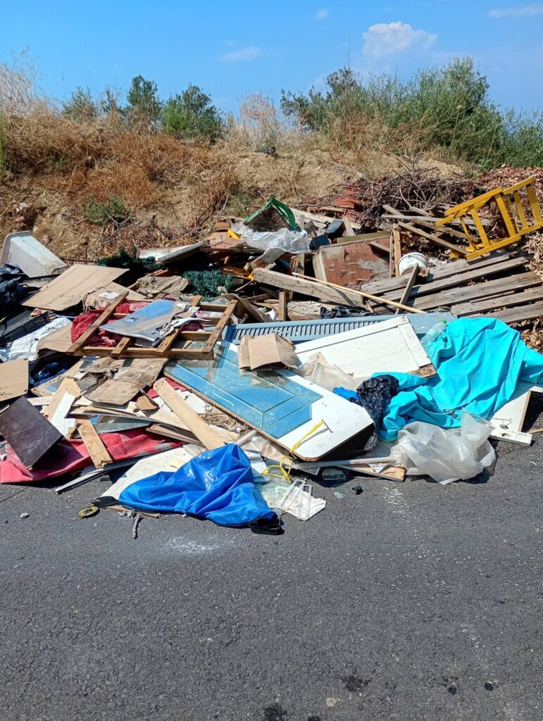 Βραχνέικα: Παράνομη χωματερή εν μέσω συναγερμού για πυρκαγιές – Καταγγελίες για απειλές και απόρριψη μπάζων ΦΩΤΟ
