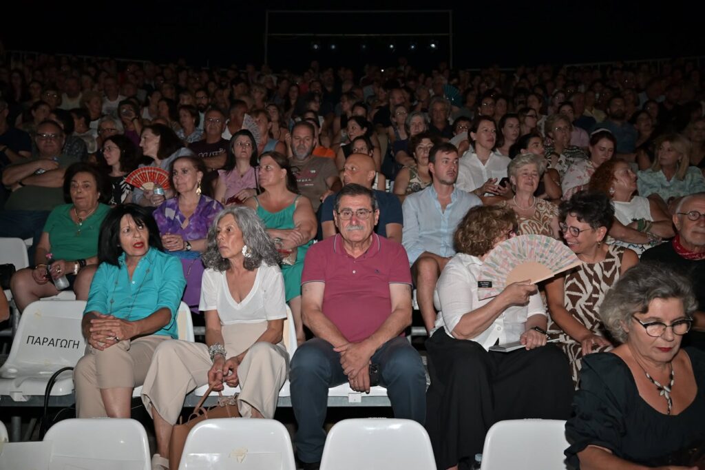 «Μήδεια» στην Πάτρα: Κατάμεστο το Θερινό Δημοτικό Θέατρο ΦΩΤΟ