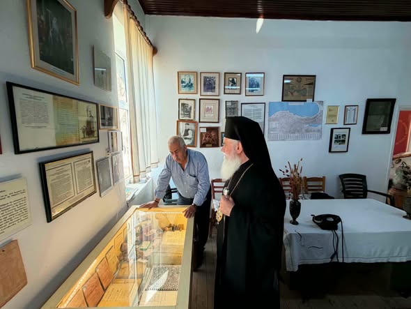 Ο Μητροπολίτης Ιερώνυμος στο Λαογραφικό Μουσείο Καμενιάνων ΦΩΤΟ