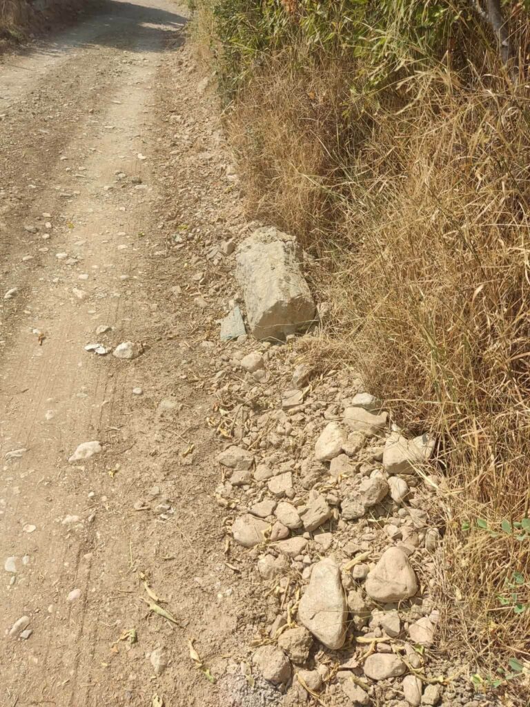 Οβρυά: Έσκαψαν... λάθος δρόμο και προκάλεσαν ατυχήματα – Ανάστατοι οι κάτοικοι ΦΩΤΟ