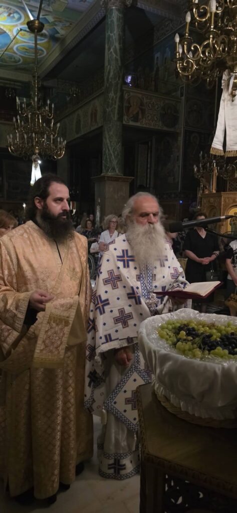 Πάτρα: Με κατάνυξη η Ιερά Αγρυπνία για τη Μεταμόρφωση του Σωτήρος στην Αγία Τριάδα ΦΩΤΟ 15 Πάτρα: Με κατάνυξη η Ιερά Αγρυπνία για τη Μεταμόρφωση του Σωτήρος στην Αγία Τριάδα ΦΩΤΟ