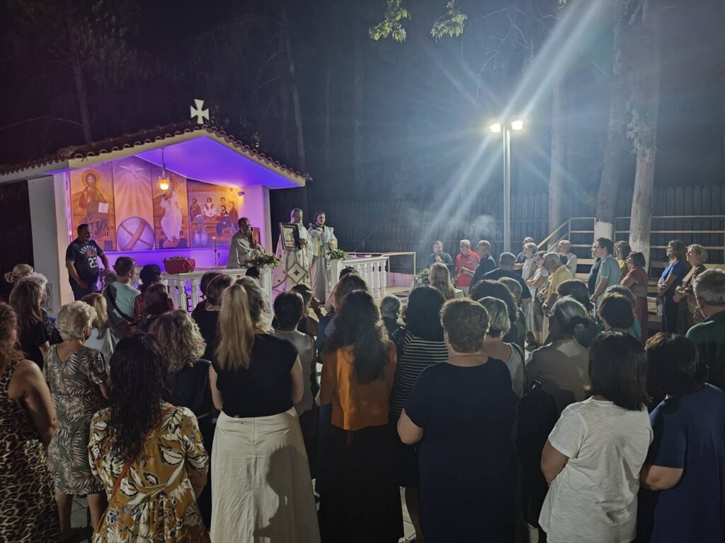 Στον ναό των Αγίων Μυροφόρων Εγλυκάδος τα εγκώμια της Υπεραγίας Θεοτόκου ΦΩΤΟ