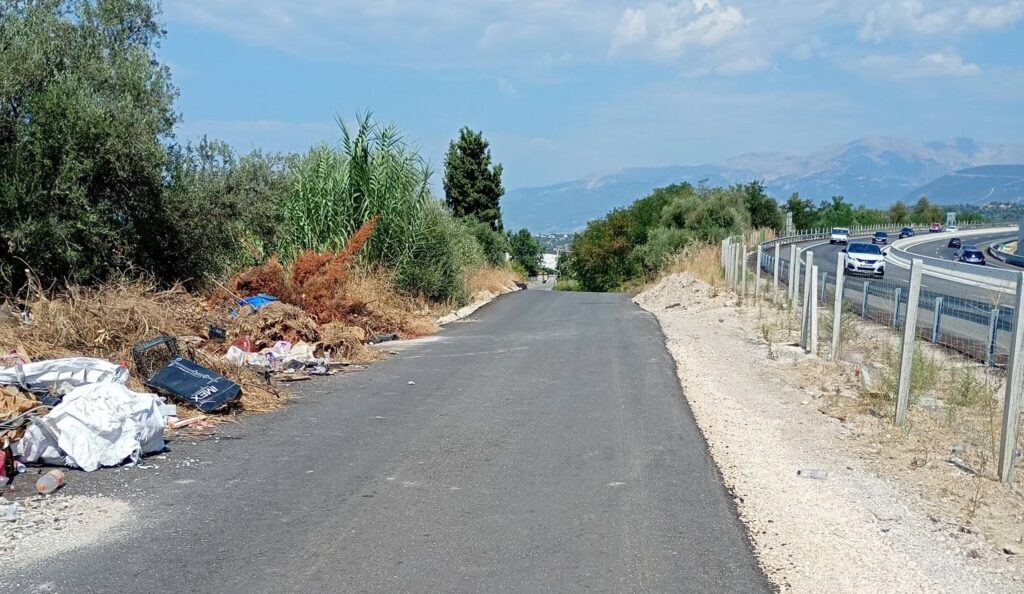 Βραχνέικα: Παράνομη χωματερή εν μέσω συναγερμού για πυρκαγιές – Καταγγελίες για απειλές και απόρριψη μπάζων ΦΩΤΟ