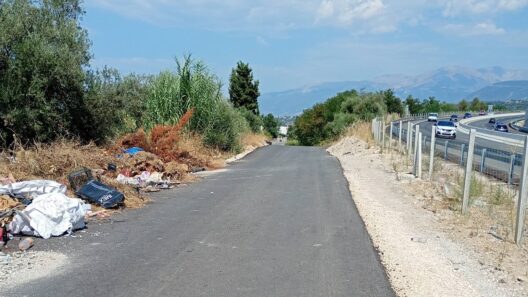 Βραχνέικα: Παράνομη χωματερή εν μέσω συναγερμού για πυρκαγιές – Καταγγελίες για απειλές και απόρριψη μπάζων ΦΩΤΟ