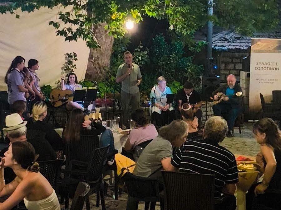 Το Σοποτό Καλαβρύτων φοράει τα γιορτινά του.