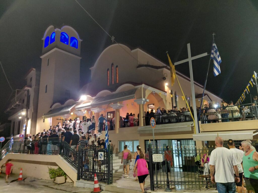 Ο πανηγυρικός Εσπερινός και οι Χοροί στη Μεταμόρφωση του Σωτήρος Πατρών ΒΙΝΤΕΟ-ΦΩΤΟ