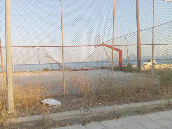 Ιτιές: Γήπεδο μπάσκετ με προδιαγραφές φθήνιας στον «Κόκκινο Μύλο» ΦΩΤΟ 4 Ιτιές: Γήπεδο μπάσκετ με προδιαγραφές φθήνιας στον «Κόκκινο Μύλο» ΦΩΤΟ