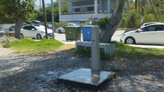 Πάτρα: Συνεχείς διαρροές και ελλείψεις στις ντουζιέρες της Πλαζ και του Καστελόκαμπου