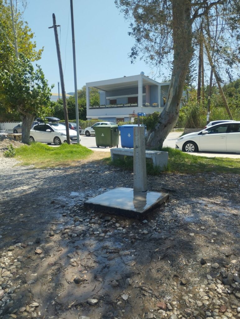 Πάτρα: Ουρές και προβλήματα στις ντουζιέρες της Πλαζ εν μέσω καύσωνα ΒΙΝΤΕΟ-ΦΩΤΟ 5 Πάτρα: Ουρές και προβλήματα στις ντουζιέρες της Πλαζ εν μέσω καύσωνα ΒΙΝΤΕΟ-ΦΩΤΟ