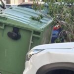 Πάτρα: «Σάρωσαν» οι ισχυροί άνεμοι - Κάδος έπεσε σε ΙΧ – Επικίνδυνη πτώση δέντρου ΦΩΤΟ