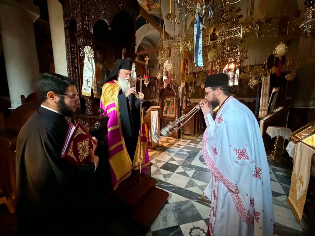 Ο Μητροπολίτης Ιερώνυμος στην Αγία Λαύρα Καλαβρύτων ΦΩΤΟ