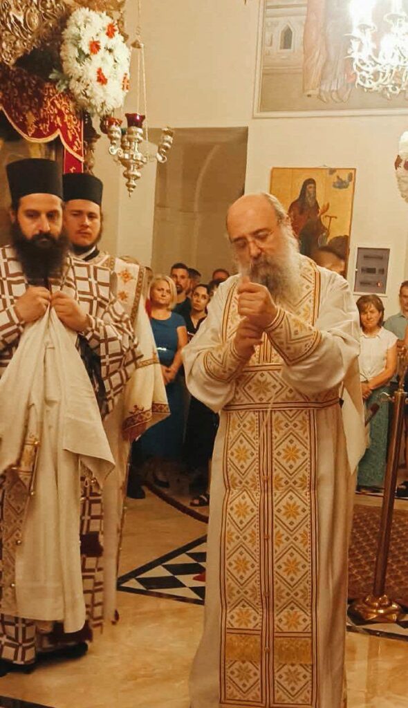 Πάτρα: Η ιδιαίτερη παράδοση της Παναγίας Γηροκομίτισσας με τα αρχιερατικά άμφια του Δεσπότη ΦΩΤΟ 5 Πάτρα: Η ιδιαίτερη παράδοση της Παναγίας Γηροκομίτισσας με τα αρχιερατικά άμφια του Δεσπότη ΦΩΤΟ