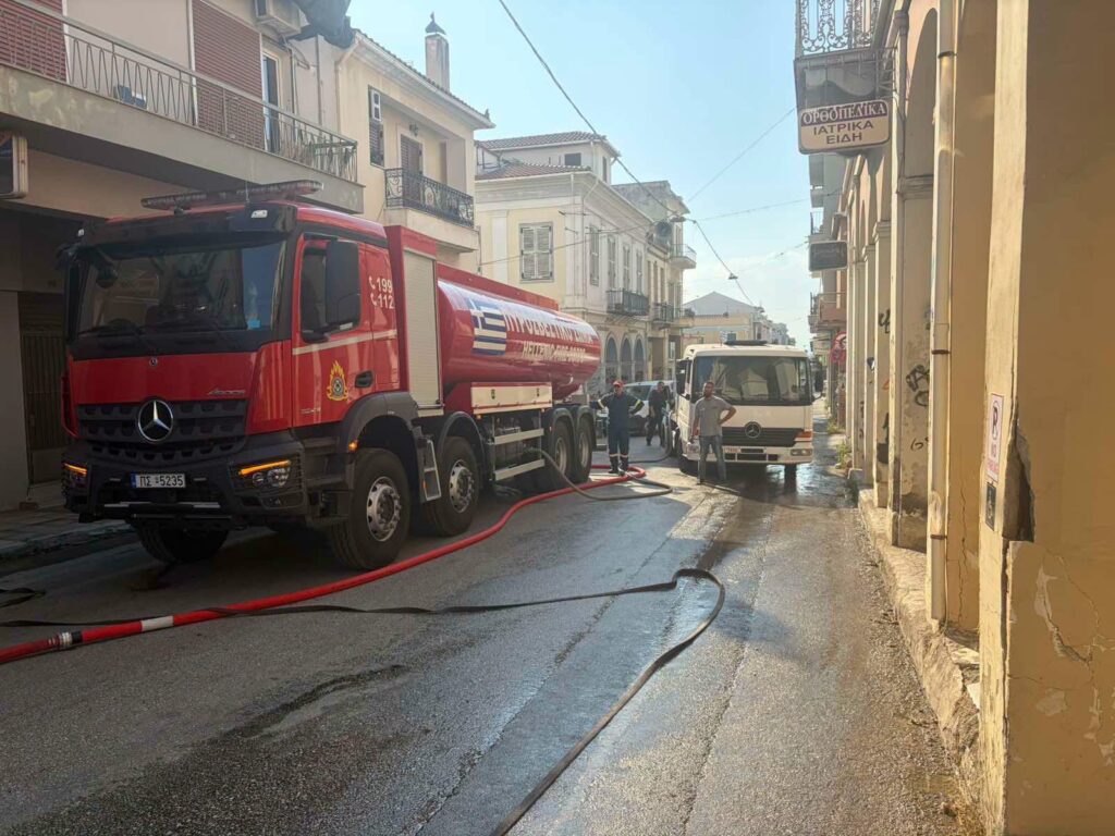 Πάτρα: Πώς αποσοβήθηκε ο κίνδυνος για τη γειτονιά στη φωτιά στο ιστορικό κέντρο ΒΙΝΤΕΟ-ΦΩΤΟ 8 Πάτρα: Πώς αποσοβήθηκε ο κίνδυνος για τη γειτονιά στη φωτιά στο ιστορικό κέντρο ΒΙΝΤΕΟ-ΦΩΤΟ