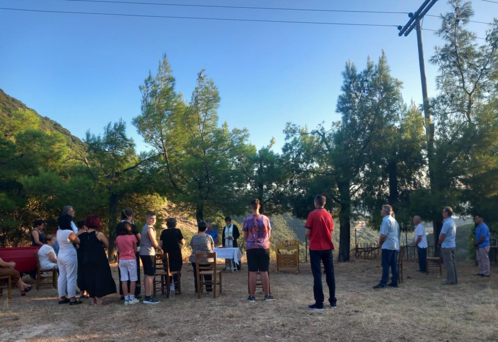 Υπαίθρια ευχαριστία προς την Παναγία στον Καταρράκτη Ερυμάνθου ΦΩΤΟ