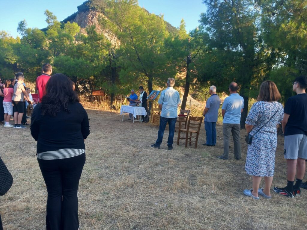 Υπαίθρια ευχαριστία προς την Παναγία στον Καταρράκτη Ερυμάνθου ΦΩΤΟ