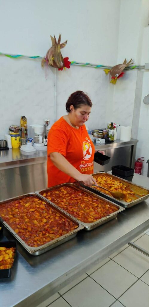 Εν μέσω θέρους η «Κουζίνα Αγάπης» δεν σταματά ΦΩΤΟ