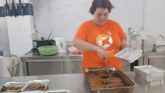 «Κουζίνα Αγάπης» με ένα κομμάτι της γιορτής αγάπης ΦΩΤΟ