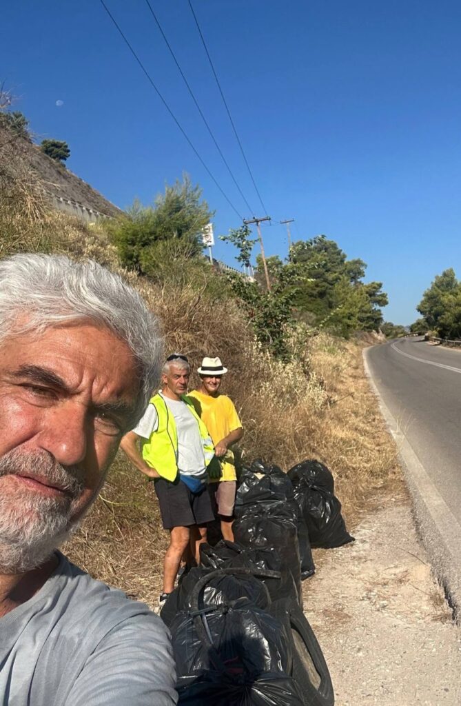 Τράπεζα: Εθελοντές παραθεριστές καθάρισαν μετά την αποκάλυψη «χωματερής» ΦΩΤΟ
