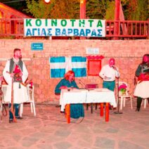 Στην Αγία Βαρβάρα τα 200 χρόνια από τη Μάχη στο Καστράκι ΦΩΤΟ 1 Εκδήλωση στην Αγία Βαρβάρα με άνδρες σε φουστανέλες και ομιλητές γ…