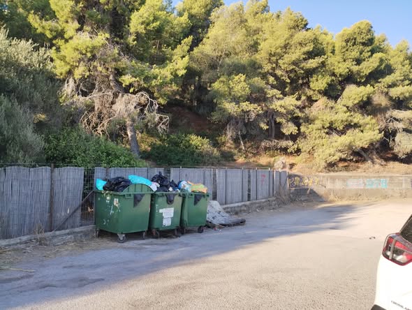 Πούντα: Η πανέμορφη παραλία «πνιγμένη» στα σκουπίδια με υπόλογους δήμο και πολίτες ΦΩΤΟ