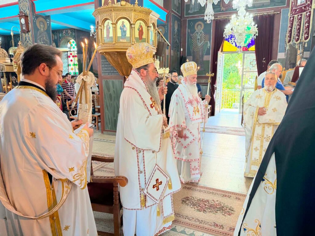 Δισαρχιερατική θεία λειτουργία στην Κλειτορία ΦΩΤΟ