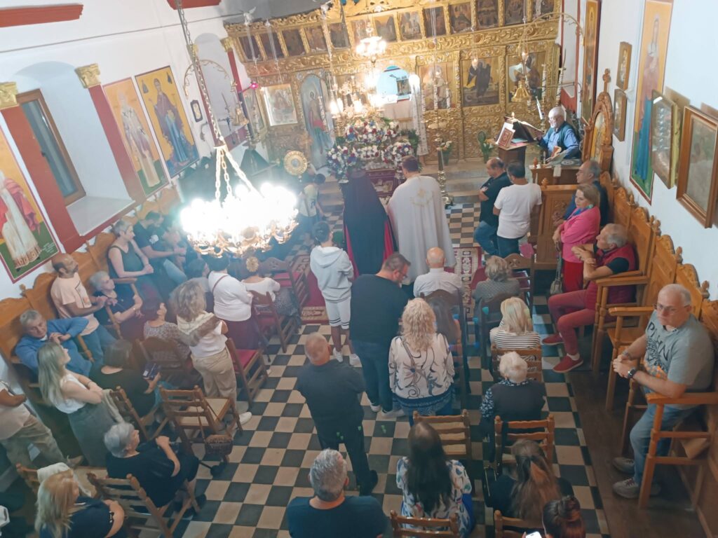 Η περιφορά του Επιταφίου της Παναγίας στην Κερπινή Καλαβρύτων ΦΩΤΟ 8 Η περιφορά του Επιταφίου της Παναγίας στην Κερπινή Καλαβρύτων ΦΩΤΟ