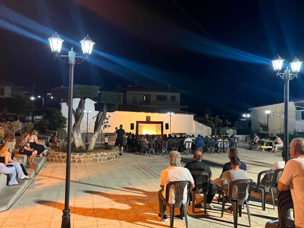 Παράσταση με τον Καραγκιόζη από τον Εκπολιτιστικό Σύλλογο Κρίνου ΦΩΤΟ 9 Παράσταση με τον Καραγκιόζη από τον Εκπολιτιστικό Σύλλογο Κρίνου ΦΩΤΟ