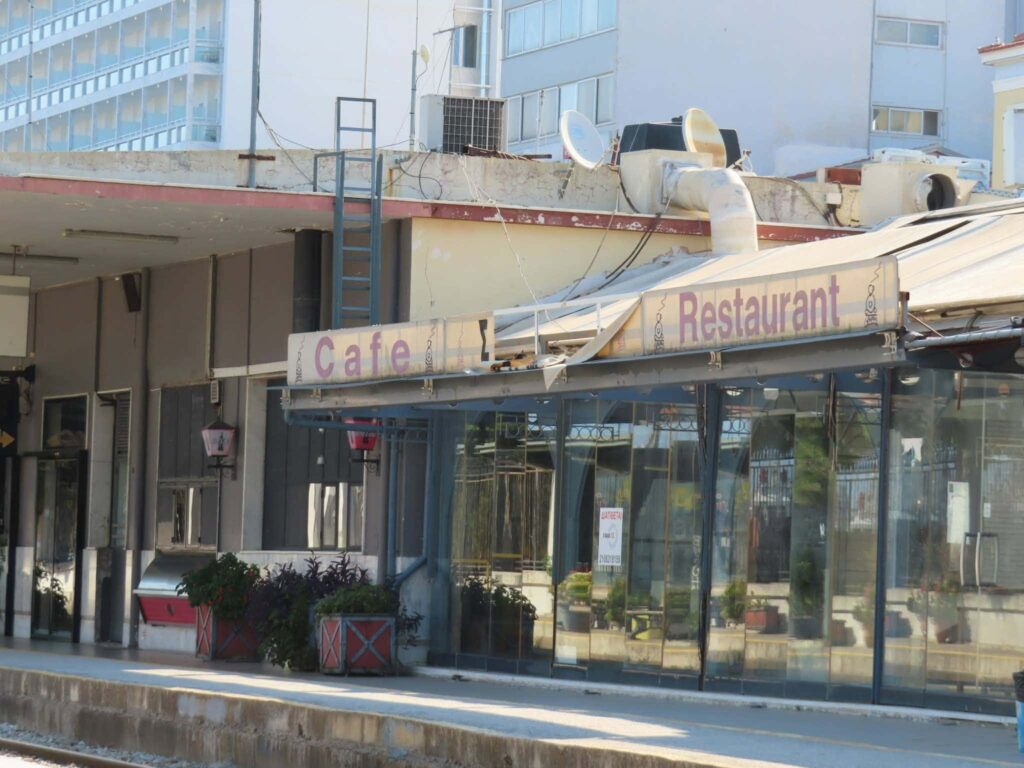 Πάτρα: Λεηλατήθηκε ο χώρος του πρώην café Σταθμός, που παραμένει σε εγκατάλειψη ΦΩΤΟ
