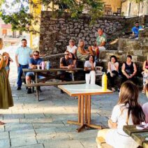Γυναίκα με γόνη στο καλέντζι φωτο