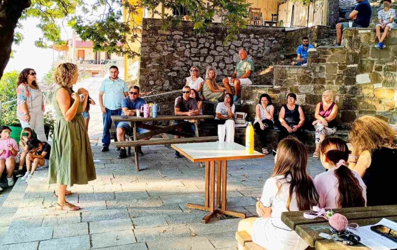 Γυναίκα με γόνη στο καλέντζι φωτο