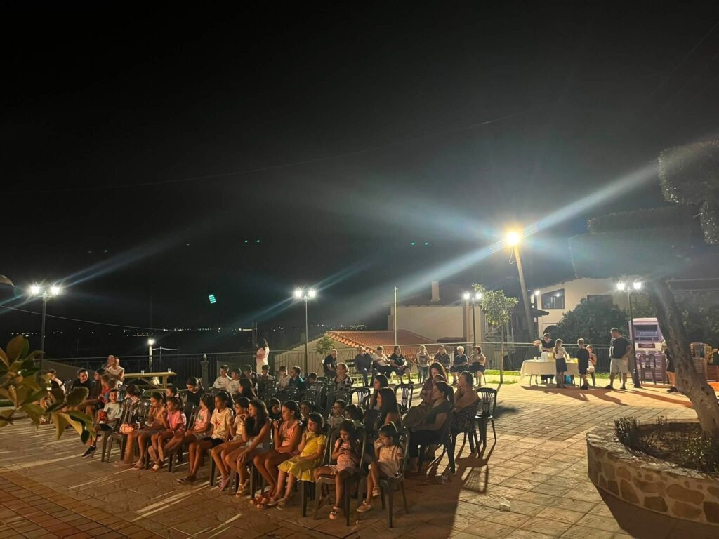 Παράσταση με τον Καραγκιόζη από τον Εκπολιτιστικό Σύλλογο Κρίνου ΦΩΤΟ