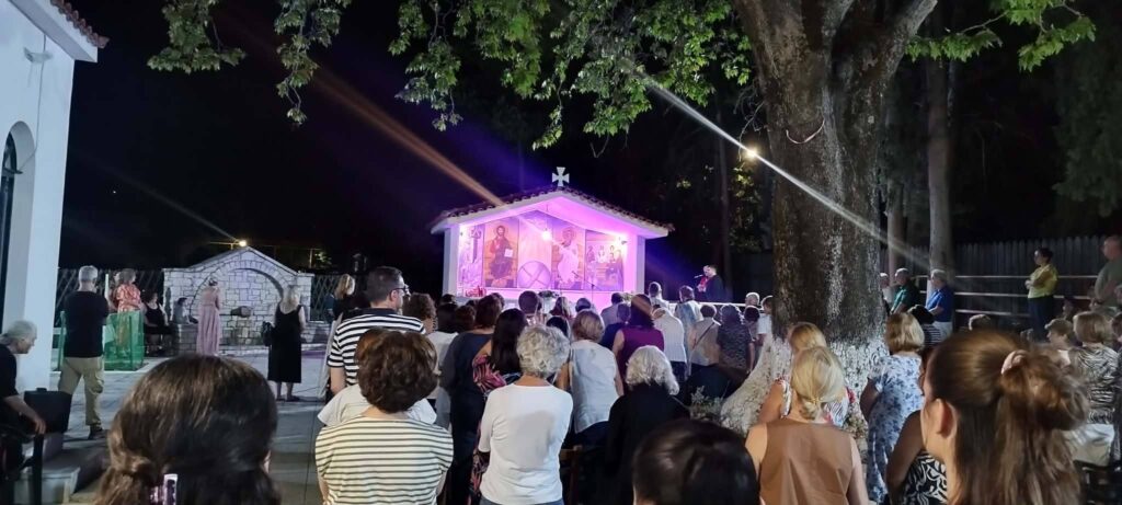 Στον ναό των Αγίων Μυροφόρων Εγλυκάδος τα εγκώμια της Υπεραγίας Θεοτόκου ΦΩΤΟ 17 Στον ναό των Αγίων Μυροφόρων Εγλυκάδος τα εγκώμια της Υπεραγίας Θεοτόκου ΦΩΤΟ